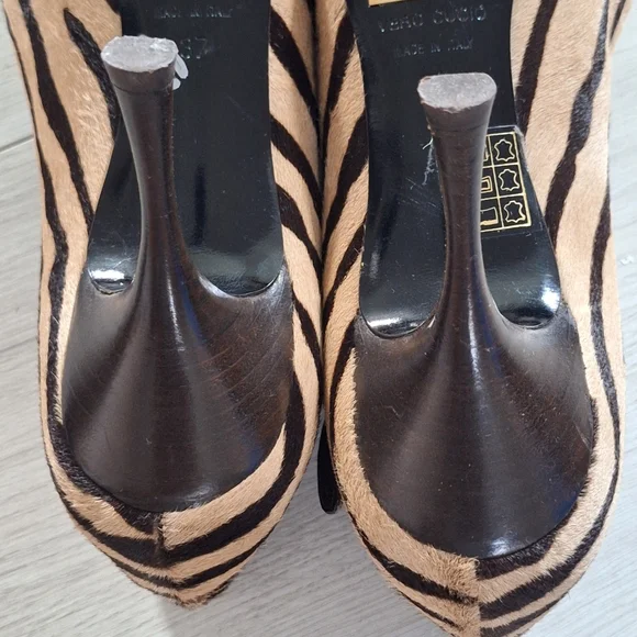 Dolce & Gabbana Pony Hair Mary Jane Pumps 37 - Picture 8 of 10